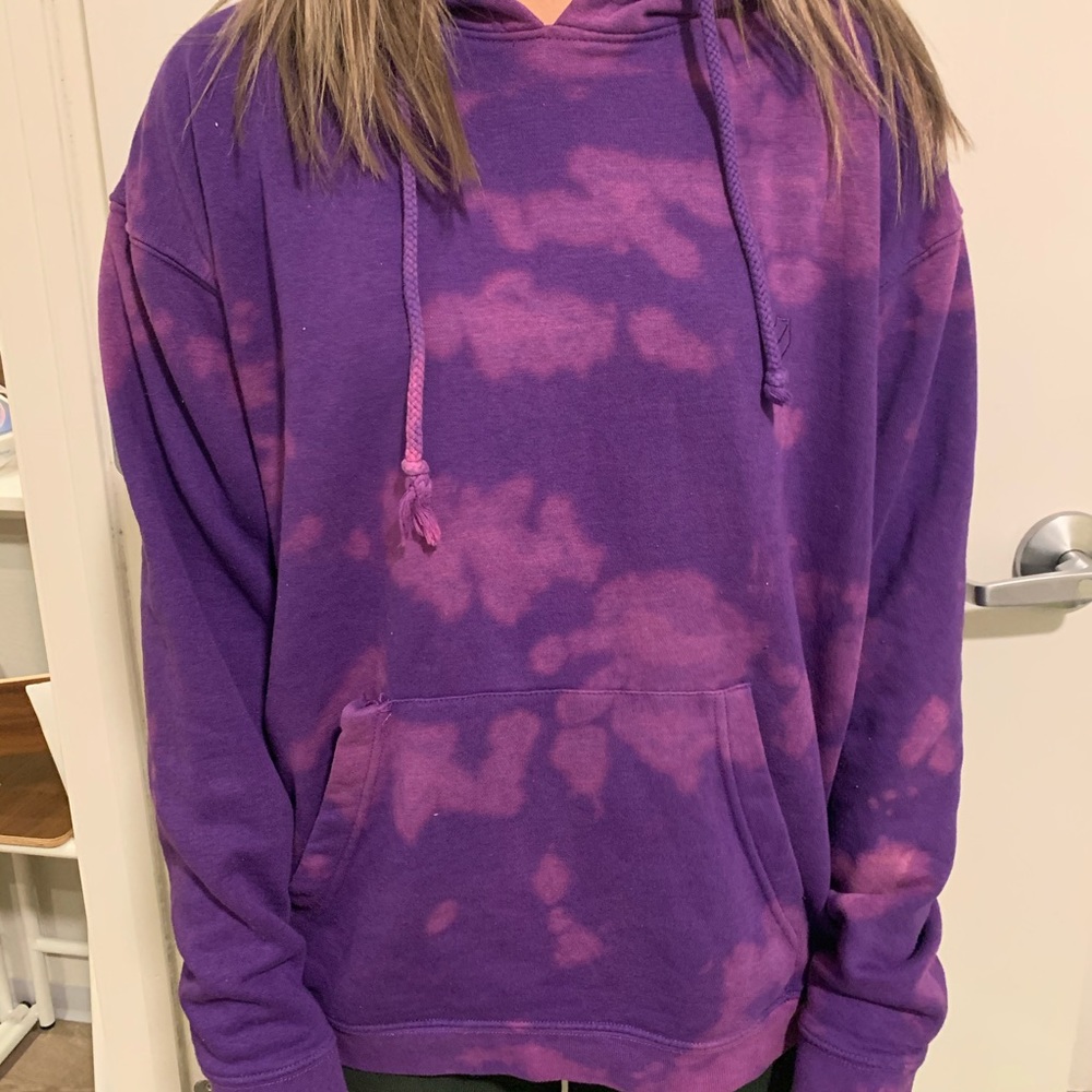 URBAN OUTFITTERS SWEATSHIRT
